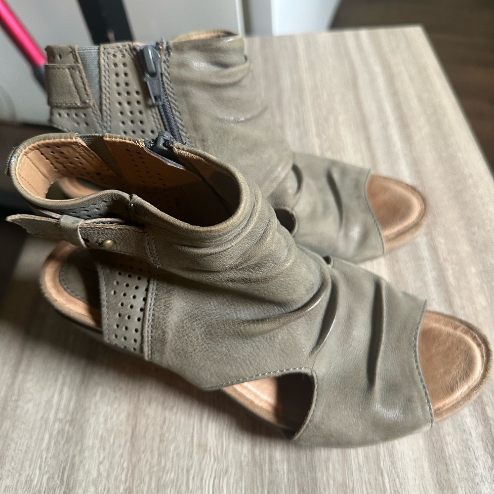 Earth plateau shoes